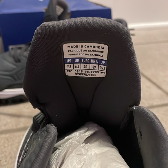 Mizuno Men's Ambition All Surface Low Turf - Picture 4 of 6